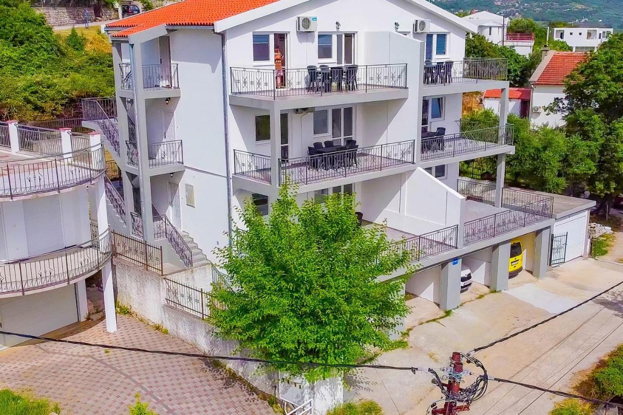 Vivana House *